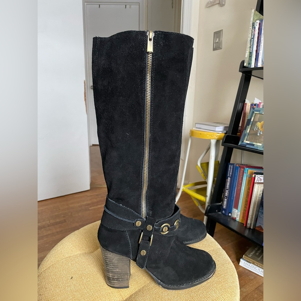Chinese Laundry Backstreet suede boot size 8